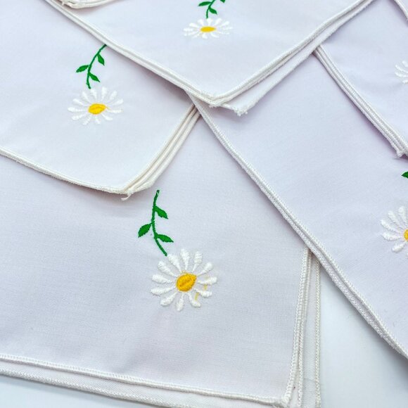 Set Of 7 White Cloth Napkins With Daisy Embroidery Square Linen Dining Decor - Picture 2 of 8